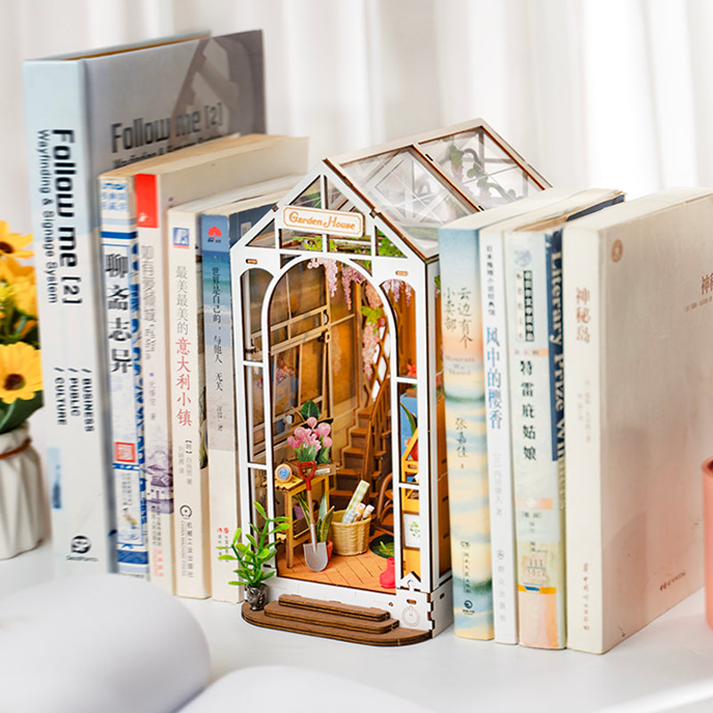 Book Nook Jardin